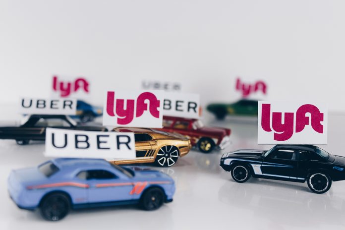 Uber e Lyft dizem que são empresas de tecnologia e não de transporte, na tentativa de escapar da lei AB-5 (Foto: Stock Catalog / www.quotecatalog.com)