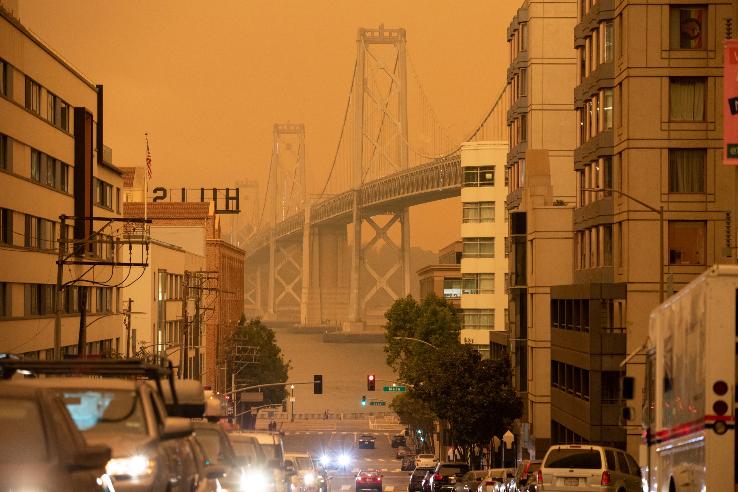 Queimadas deixam céu de São Francisco, na Califórnia, alaranjado (foto: REUTERS/Stephen Lam)