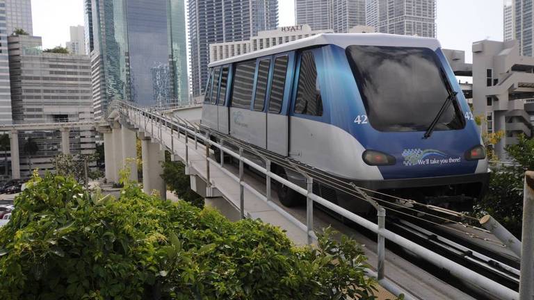 Miami-Dade está reforçando a segurança de seu sistema Metromover automatizado