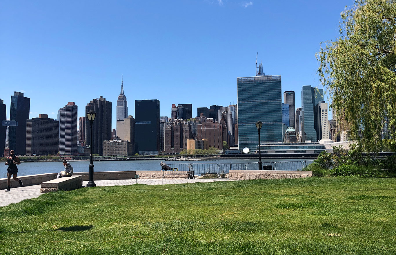 Skyline de Manhattan, vista do Queens. Você acha que NY vai sobreviver? (Foto: Sandra Colicino)