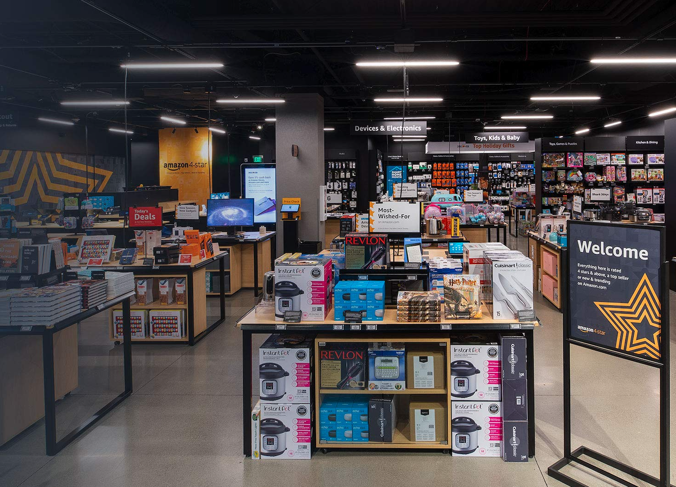 A Amazon 4-star fica localizada no piso inferior do shopping Palm Beach Gardens (foto: Amazon)