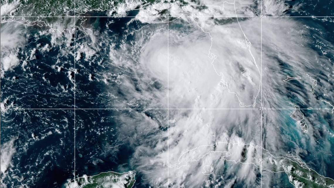 Foto de satélite fornecida pela National Oceanic and Atmospheric Administration (NOAA) mostra a tempestade tropical Sally no Atlântico