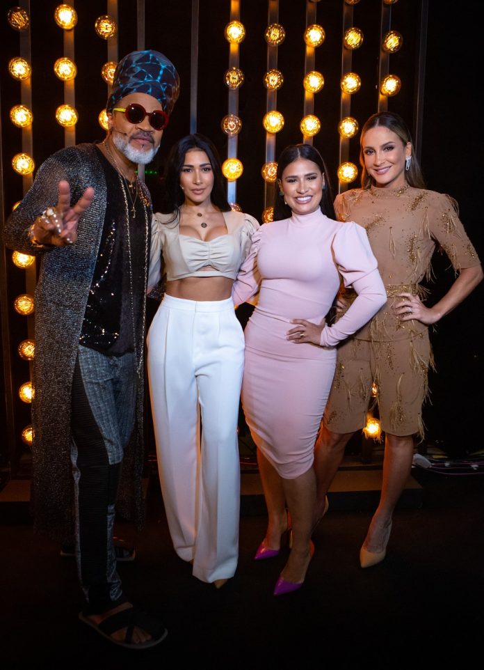 Técnicos reunidos: Carlinhos Brown, Simone e Simaria e Claudia Leitte (foto: Globo/Isabella Pinheiro) Técnicos reunidos: Carlinhos Brown, Simone e Simaria e Claudia Leitte (foto: Globo/Isabella Pinheiro)