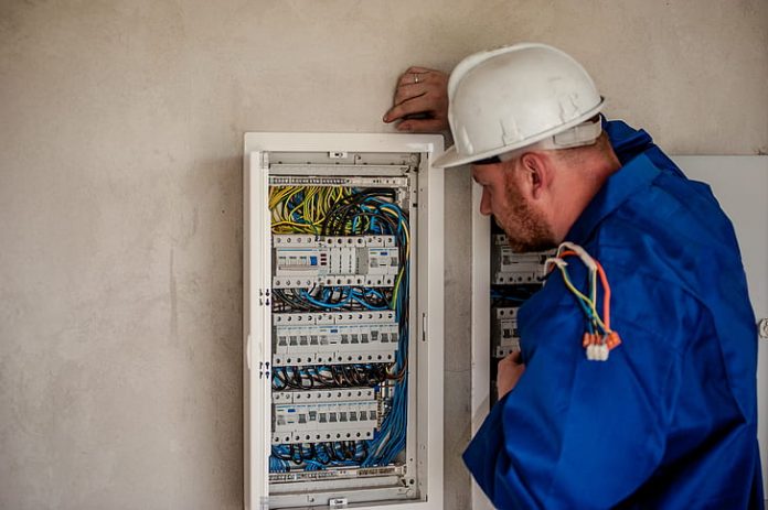 Mais de 175 profissões exigem licenciamento em New Jersey como: eletricistas, encanadores, avaliadores de imóveis, assistentes sociais (foto: pikist) Mais de 175 profissões exigem licenciamento em New Jersey como: eletricistas, encanadores, avaliadores de imóveis, assistentes sociais (foto: pikist)