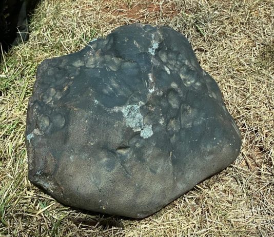 Meteoritos são considerados fósseis espaciais, com a mesma idade que o sistema solar (foto: wikimedia)