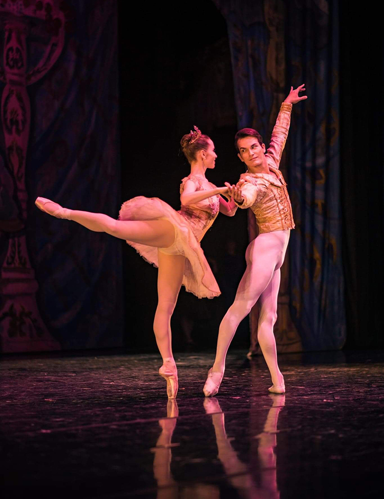 Iago Breschi e Ariana Gonzalez performam ”O Quebra Nozes” Spreckels Theatre, San Diego (CA) (Foto: Divulgação)