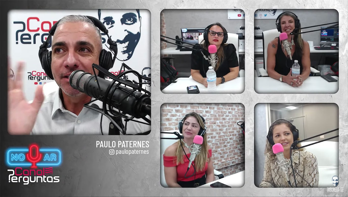 Paulo Paternes, do Canal Perguntas, durante entrevista com brasileiros no estúdio do seu canal (Foto: Reprodução)