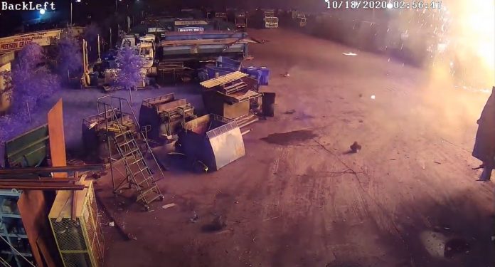 Imagens das câmeras de segurança da Waste Pro divulgadas pela polícia de Broward Imagens das câmeras de segurança da Waste Pro divulgadas pela polícia de Broward