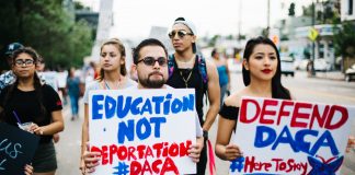 Durante o governo Trump jovens beneficiados pelo DACA temeram a deportação ou o encerramento do programa (Foto: Molly Adams/Flickr)