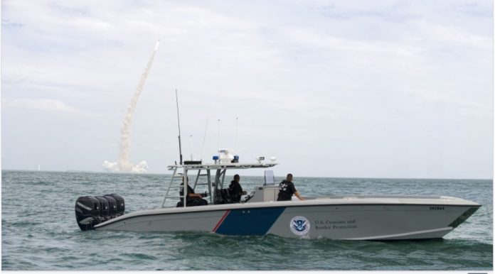 Eles foram detidos pela polícia e entregues ao U.S. Customs and Border Protection (CBP) (foto: freepic) Eles foram detidos pela polícia e entregues ao U.S. Customs and Border Protection (CBP) (foto: freepic)
