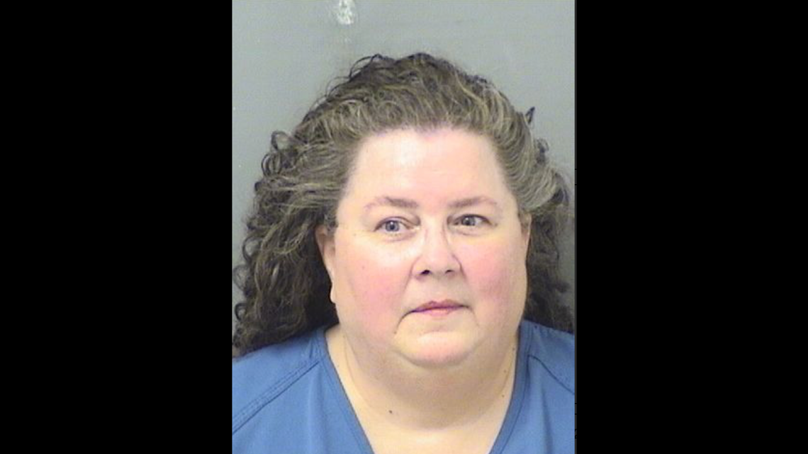 Karen Jones, 55, foi presa em casa no último sábado (foto: Palm Beach County Sheriff's Office)