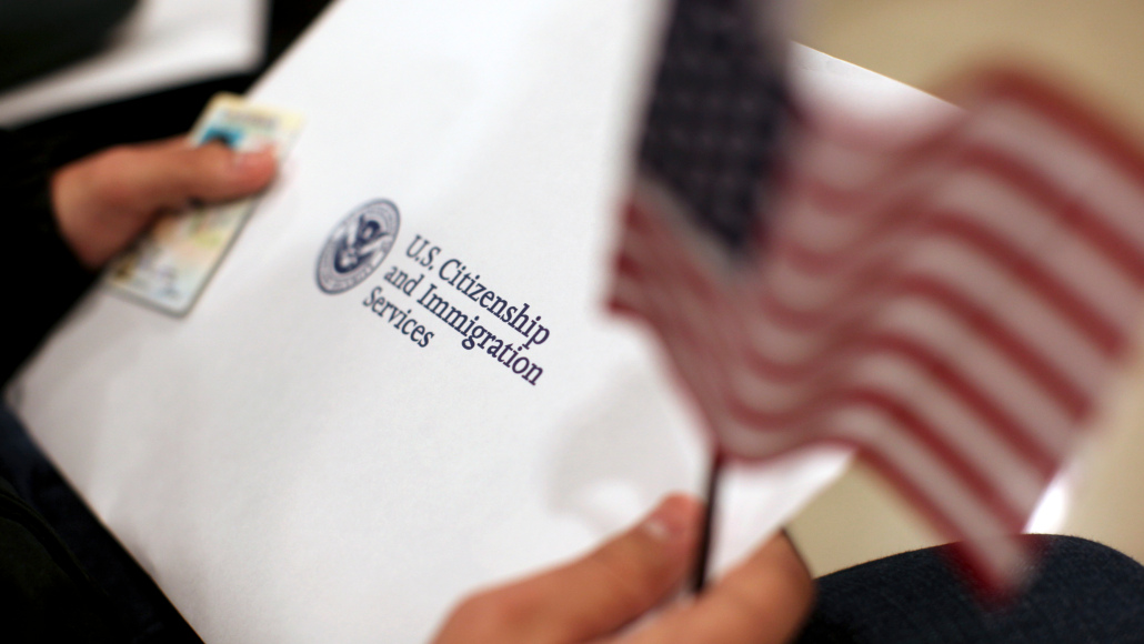 A paralegal recebia pagamentos em cheques ou money orders para dar entrada em processos imigratórios junto ao USCIS (foto: flickr)