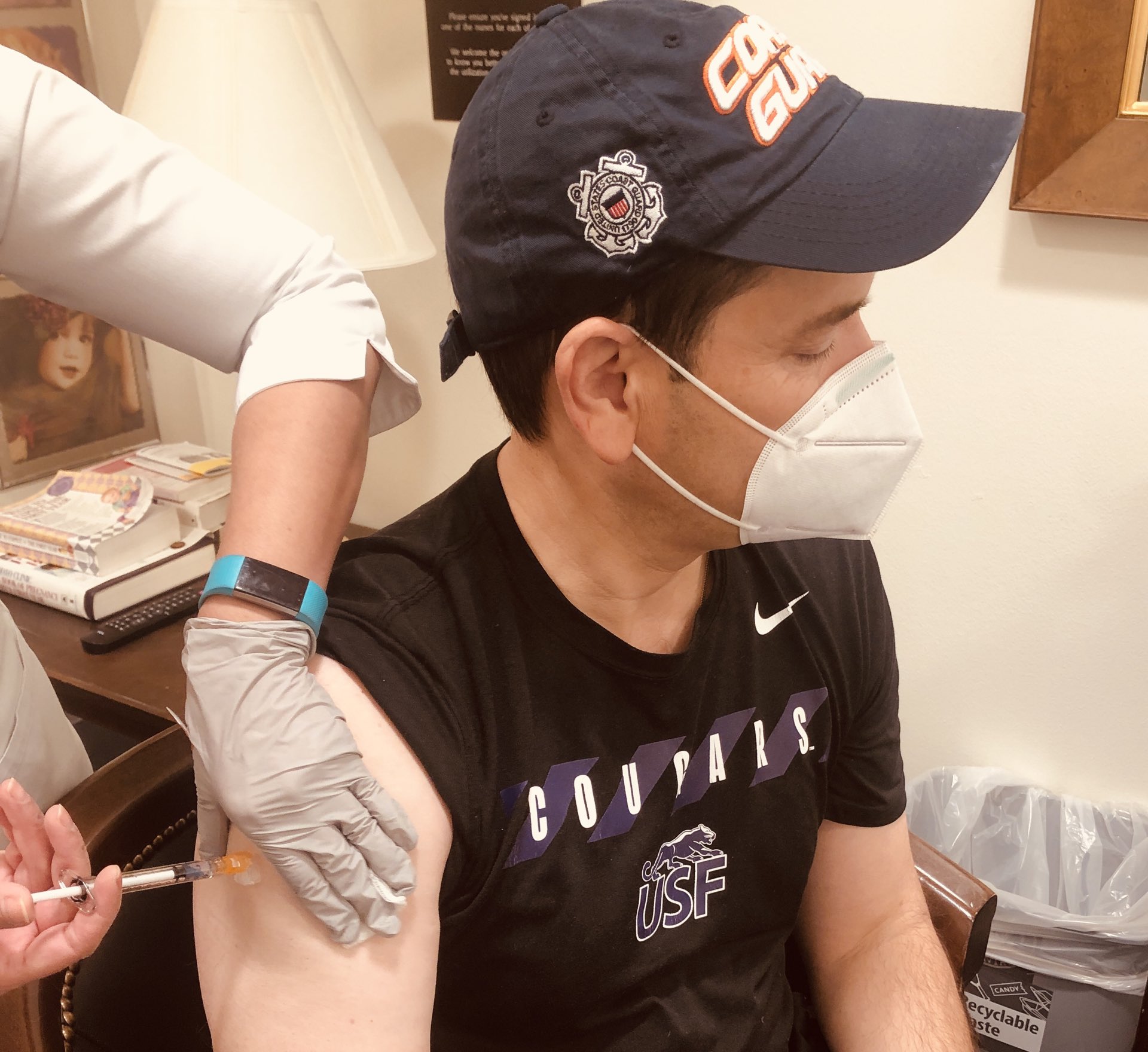 O Senador Democrata, Marco Rubio, recebeu a primeira dose da vacina da Pifizer-BioNTech (foto: Twitter)
