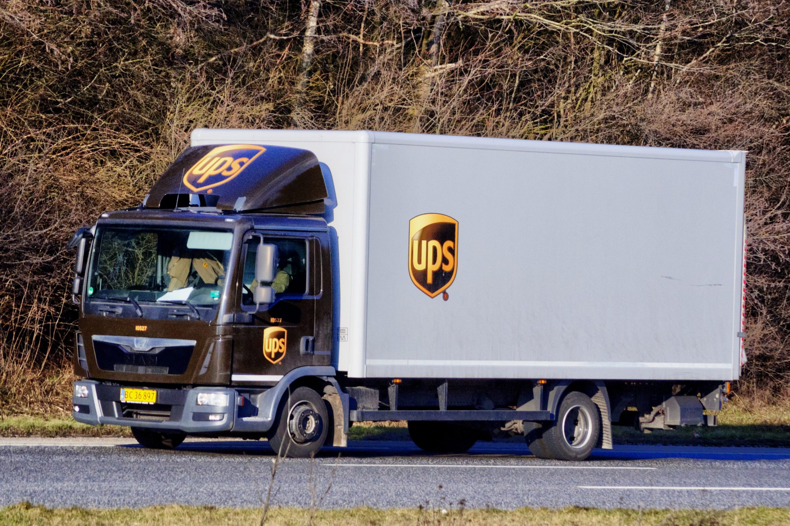 Caminhões da UPS e Fedex fizeram os primeiros carregamentos da vacina (foto: wikimedia)