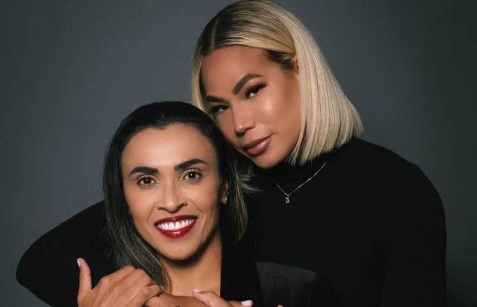Marta Silva e Toni Deion jogam juntas no time de futebol Orlando Pride, com sede na Flórida (foto: Reprodução Instagram)