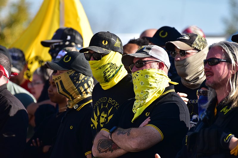 Grupo extremista Proud Boys (foto: wikimedia)