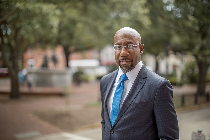 Raphael Warnock, do partido Democrata, levou uma das duas vagas em disputa pelo senado da Geórgia (foto: wikimedia)