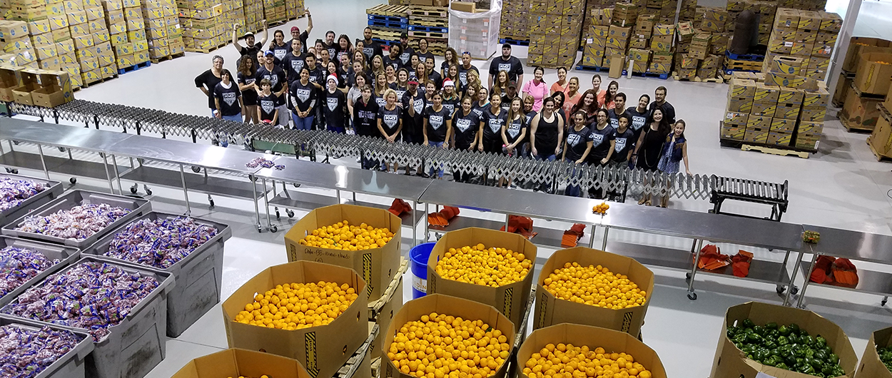 Feeding South Florida se prepara para continuar o fornecimento de cestas básicas (Foto: feedingsouthflorida.org)