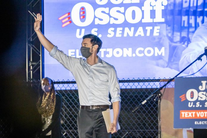Jon Ossoff venceu o Republicano David Perdue e aos 33 anos se torna o senador mais jovem a ocupar uma cadeira no Senado (foto: wikimedia Jon Ossoff venceu o Republicano David Perdue e aos 33 anos se torna o senador mais jovem a ocupar uma cadeira no Senado (foto: wikimedia