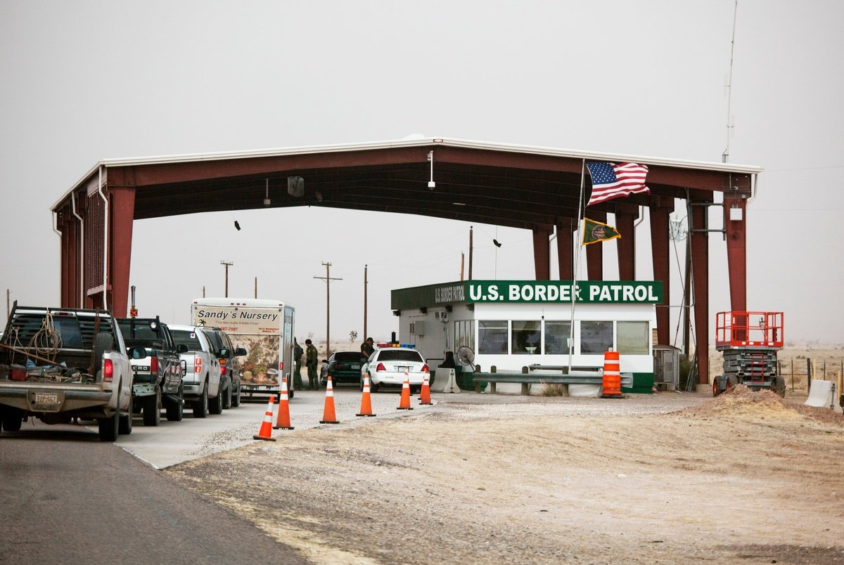 O veículo foi interceptado quando cruzava um posto de inspeção do Customs and Border Patrol (CBP) (foto: flickr)
