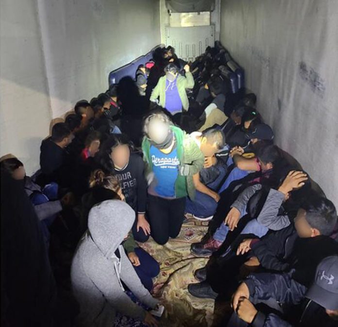 Brasileiros estavam entre os imigrantes presos em operação do CBP (Foto: Divulgação)