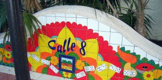 A festividade acontece há mais de 35 anos e reúne multidões na rua principal de Little Havana, Calle Ocho (Foto: viajarmiami.com)