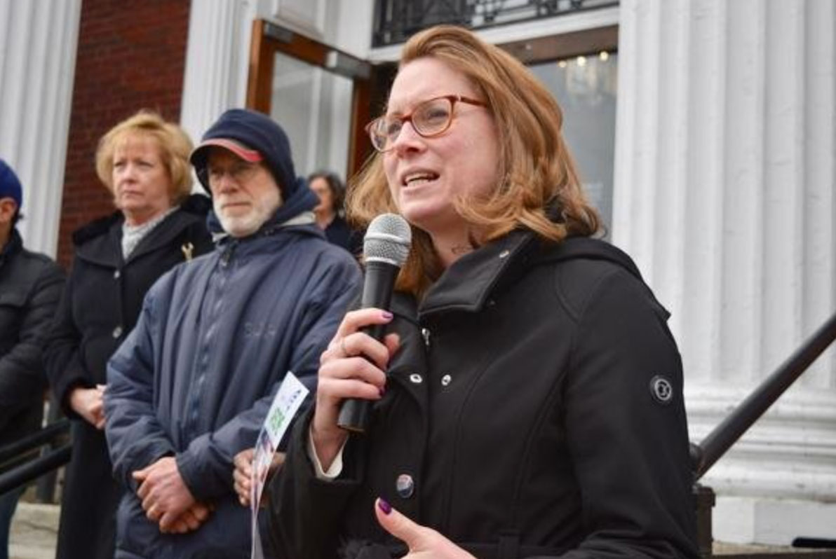 Christine Barber, deputada estadual em Massachusetts, é co-autora do projeto de lei que permite aos imigrantes indocumentados obterem carteira de motorista (Foto: Divulgação)