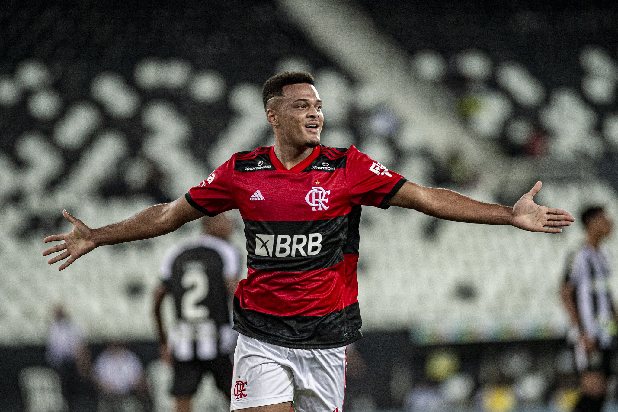 O jovem Rodrigo Muniz abriu o caminho da vitória do time alternativo do Flamengo sobre o Botafogo (Foto: Narcelo Cortes/Flamengo)