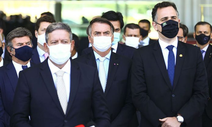 Presidente Jair Bolsonaro se reuniu com líderes de outros poderes para buscar soluções em combate à pandemia (Foto: Marcelo Camargo/Agência Brasil)