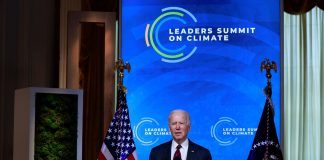 Presidente Joe Biden participa de uma Cúpula do Clima virtual com líderes mundiais (Foto: REUTERS/Tom Brenner)