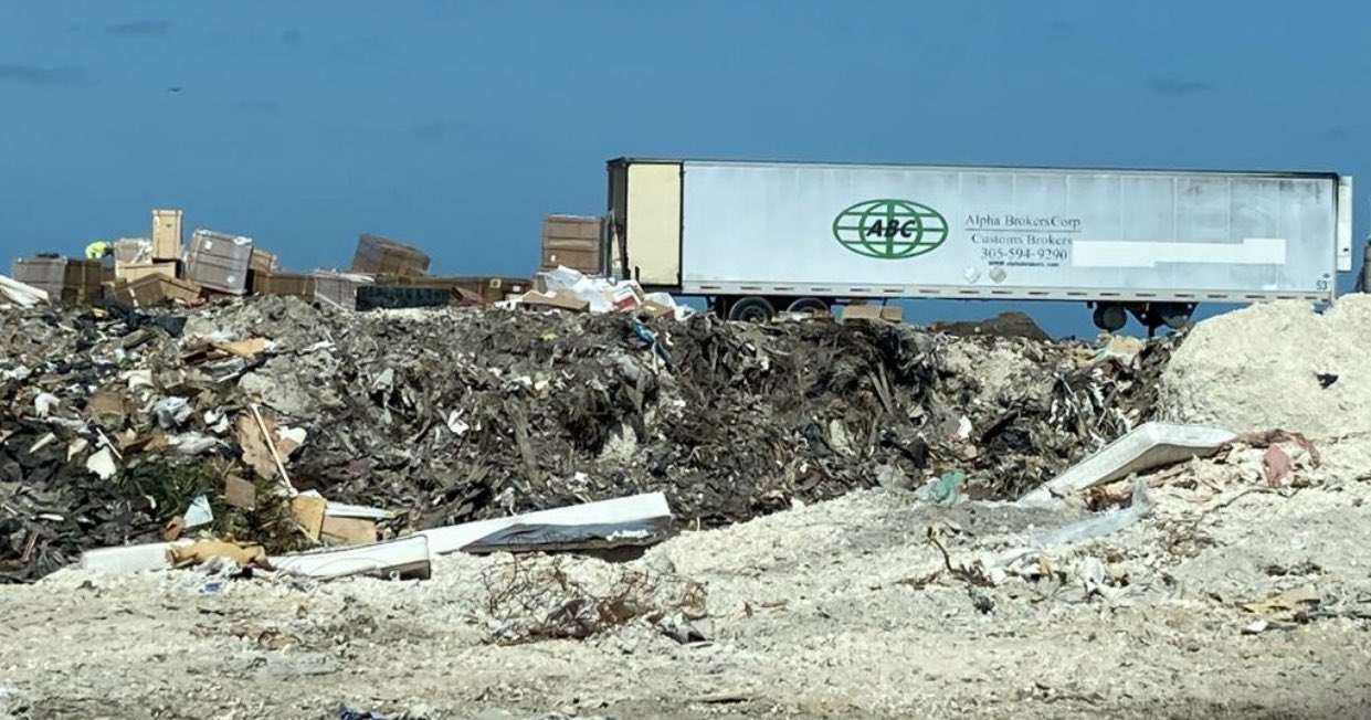 Caminhão do despachante aduaneiro Alpha Brokers Corp, com sede em Doral (foto:Twitter)