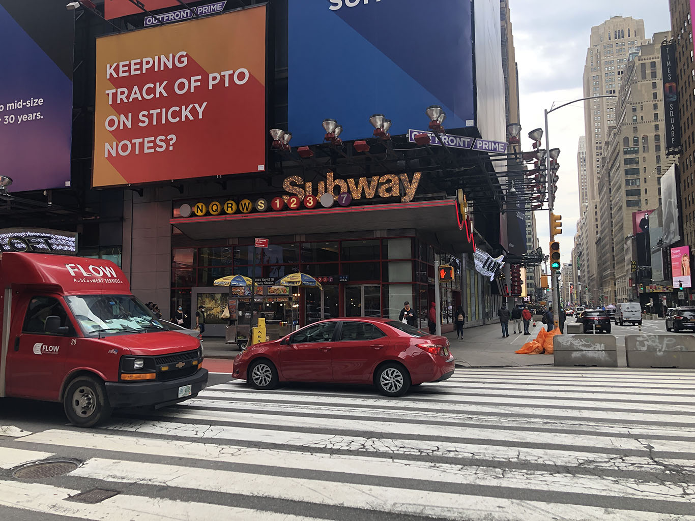 Fachada da estação de metrô em Times Square, onde um jovem de Ohio foi apreendido portando um AK-47 (Foto: Sandra Colicino)