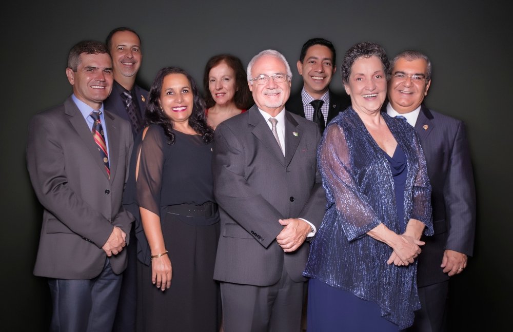 Douglas Heizer (último à direita) foi o fundador e primeiro presidente do Rotary Clube Boca Raton West (Foto: Rotary Clube Boca Raton West)