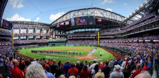 Os Rangers são o único time da liga de beisebol a permitir estádios lotados, graças ao governador do Texas, Greg Abbott (Foto: Jerome Miron/USA Today/Reuters)