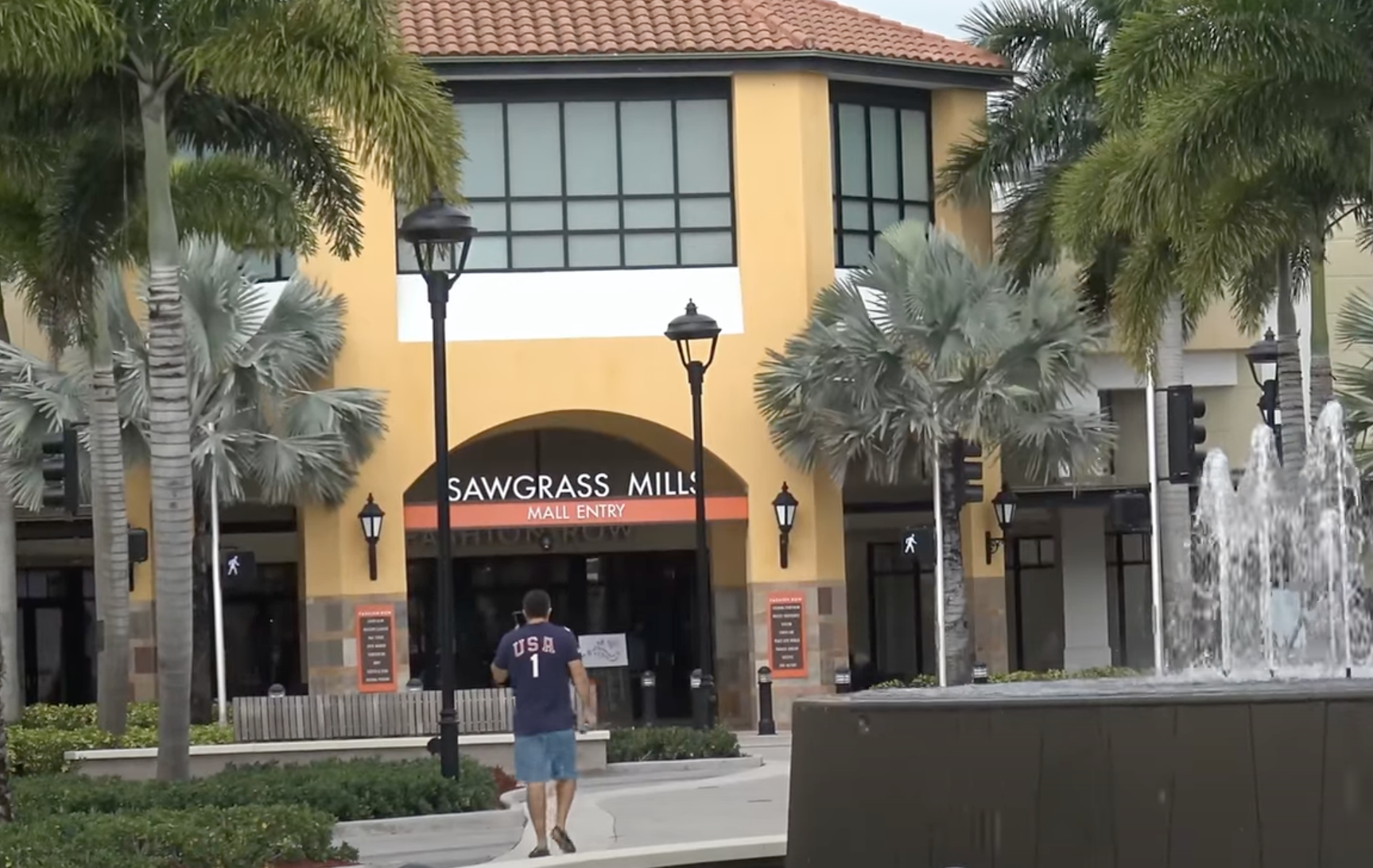 Shopping é o segundo maior do sul da Flórida, atrás apenas do Aventura Mall (foto: YouTube)