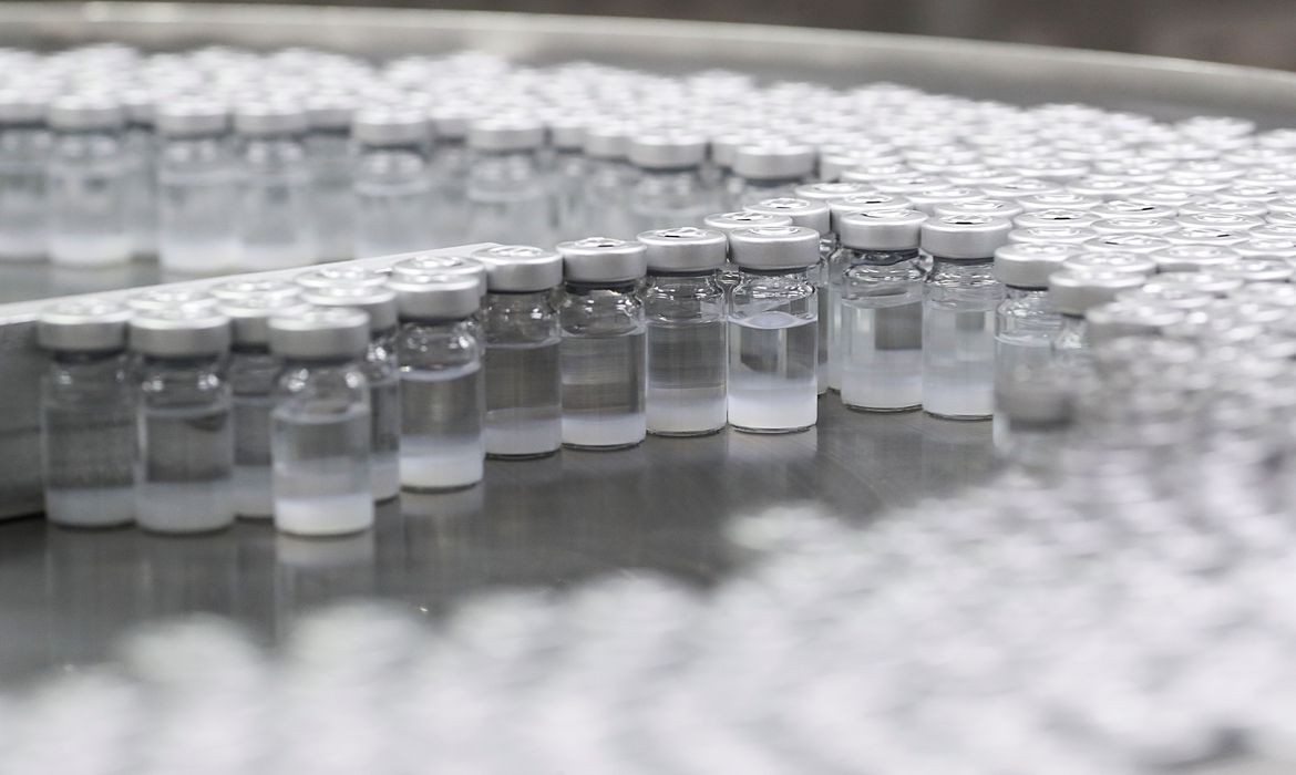Vacinas podem ter suas patentes quebradas temporariamente (Foto: Amanda Perobelli/Reuters)