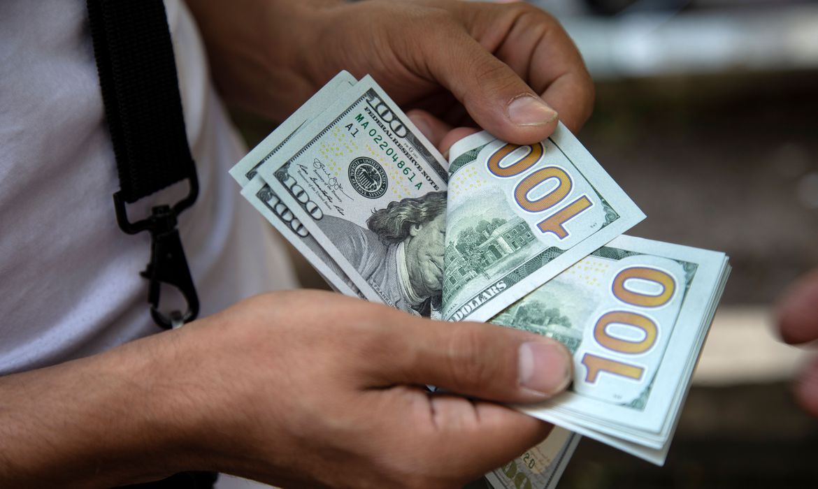 A moeda norte-americana operou com queda (Foto: Nazani Tabatabee/Reuters)