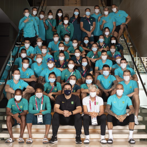 Encontro das delegações masculina e feminina no hotel em Tóquio (Foto: Lucas Figueiredo/CBF)