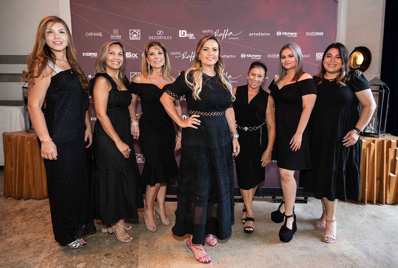 A designer brasileira Maris Raffa (à frente) em evento realizado em Miami (Foto: AMG Agency)