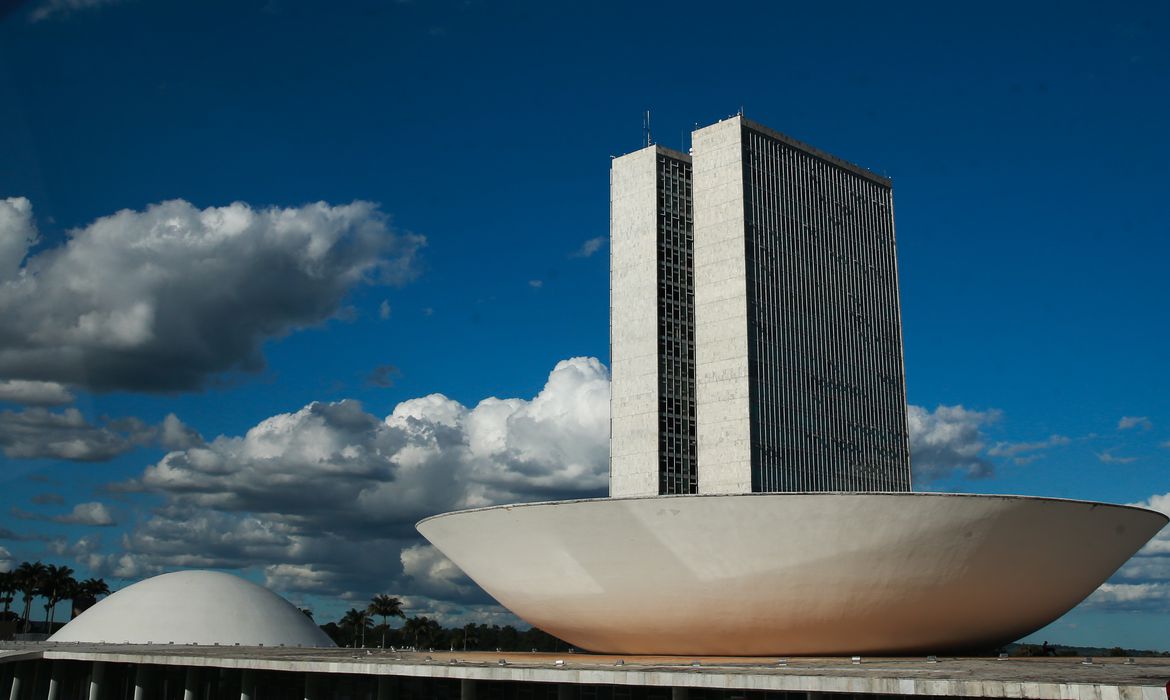 Plenário da Câmara dos Deputados (foto) rejeitou, por 229 votos favoráveis, 218 contrários e uma abstenção, a Proposta de Emenda à Constituição (PEC) 135/19, que torna obrigatório o voto impresso (Foto: Marcelo Casal/Agência Brasil)