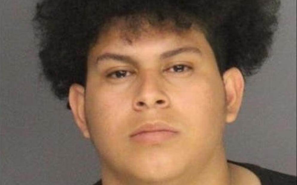 O indocumentado Yohan Hernandez, de 20 anos, foi acusado de assassinato, agressão com agravantes, porte ilegal de arma e porte de arma para fins ilícitos