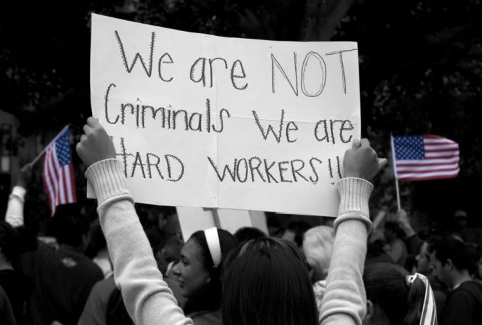 Publicação Myths And Facts About Immigrants And Immigration, 8 Facts You Should Know, está disponível nos idiomas inglês e espanhol (foto: Flickr)