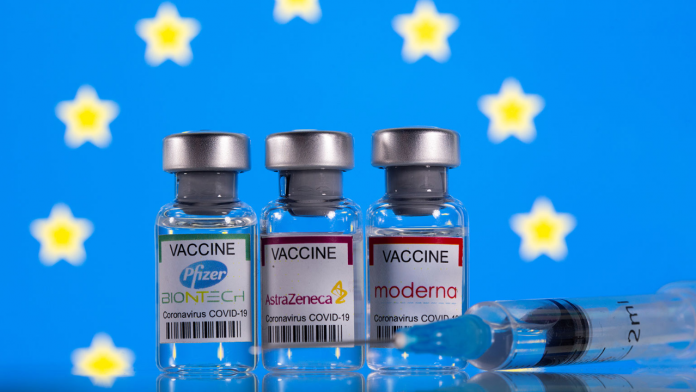 Enquanto grande parte dos países da Europa já conseguiu vacinar mais de metade da população, a maioria dos países do continente africano só conseguiu vacinar cerca de 2% da população (Foto: rfi.fr)
