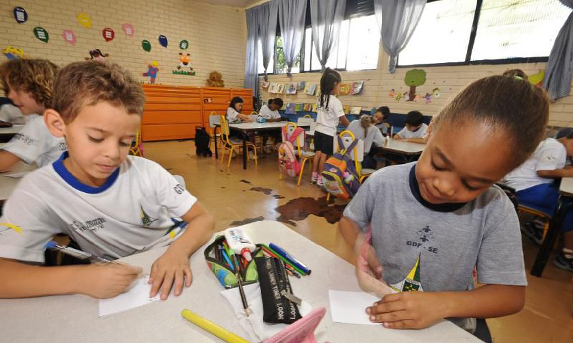 Alfabetização de alunos foi prejudicada durante a pandemia (Foto: Agência Brasil)