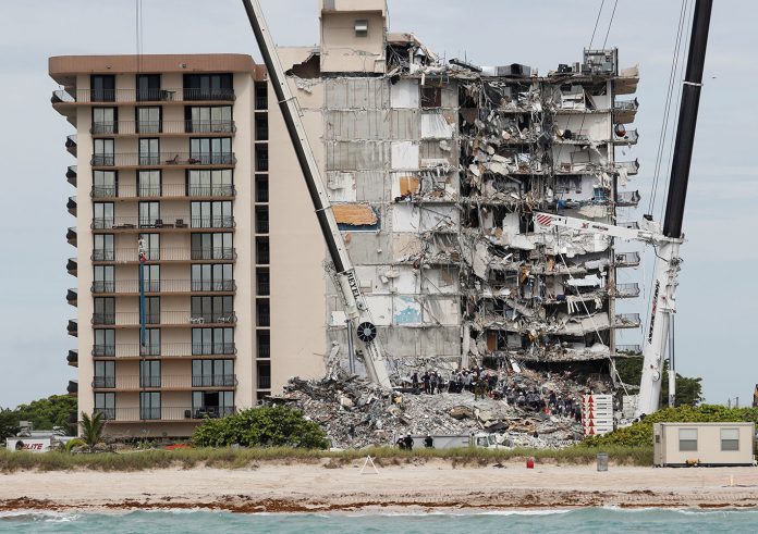 Dinheiro recuperado nos escombros do edifício desmoronado será entregue às famílias das vítimas (Foto: Reuters)