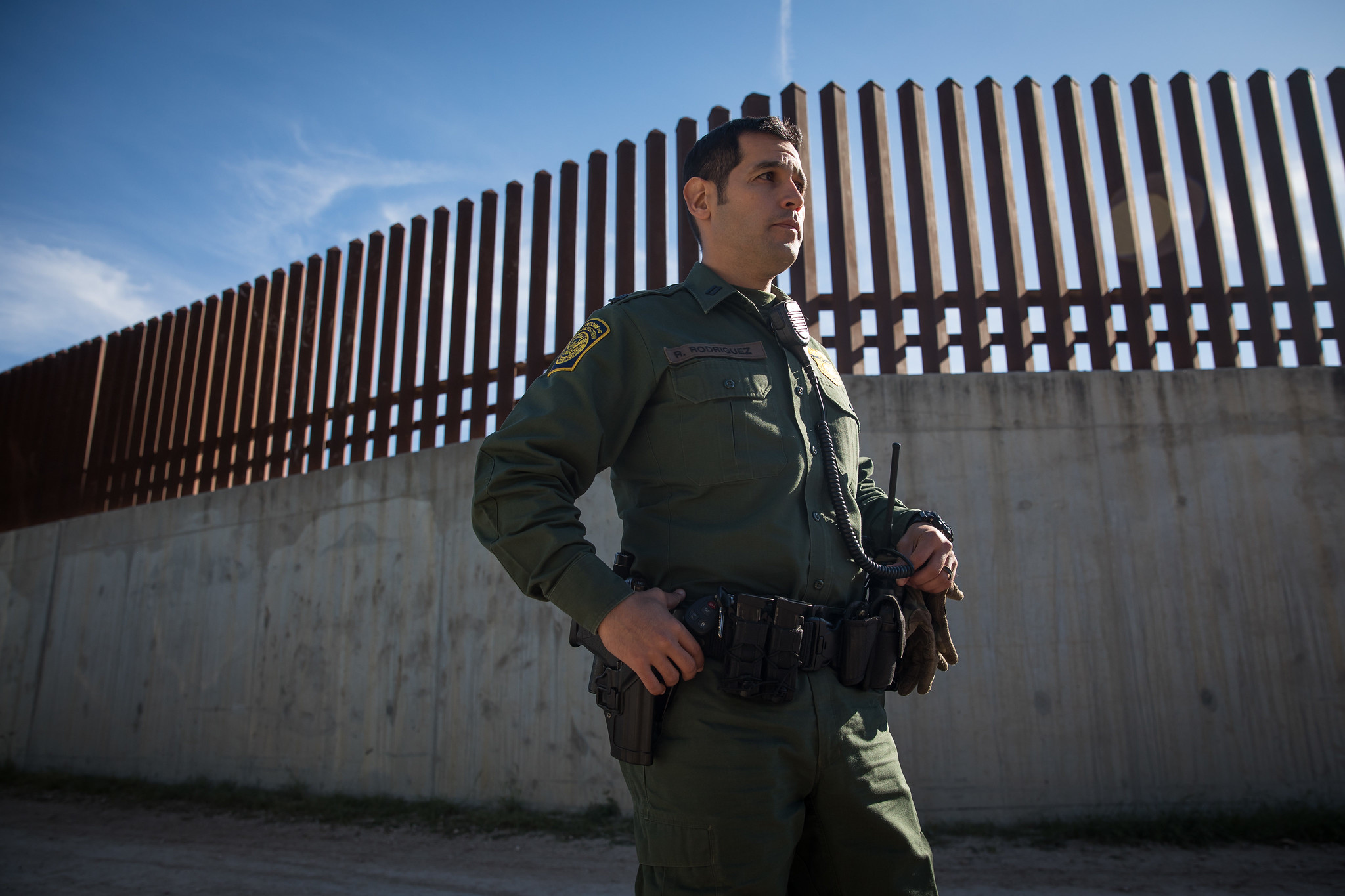 Cerca de 82% dos imigrantes deportados no ano fiscal de 2024 foram inicialmente presos pela Patrulha de Fronteira e Alfândega