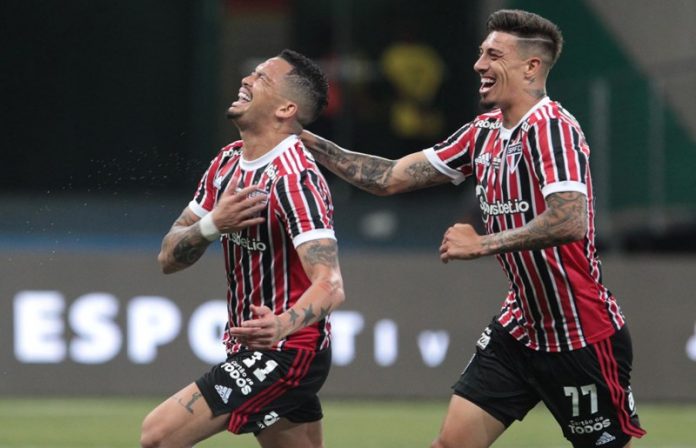 Luciano comemora o segungo gol do São Paulo na vitória sobre o Palmeiras no Choque Rei (Foto: Rubens Chiri/saopaulofc.net)