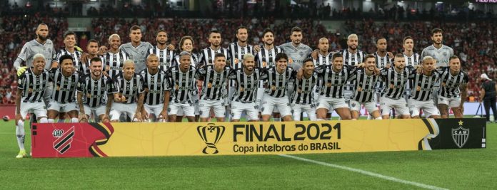 Poster do Clube Atlético Mineiro, lídimo campeão da Copa do Brasil (Foto: Robson Mafra/AGIF)