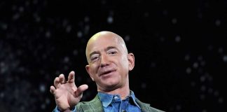 Jeff Bezos mantém a posição como o homem mais rico do mundo em 2021 (Foto: Mark RALSTON/AFP)