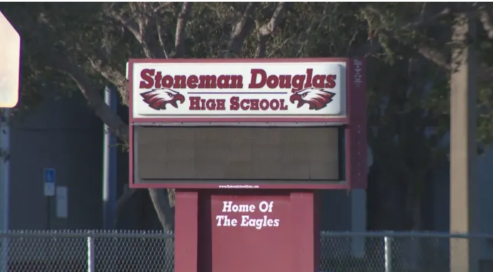Marjory Stoneman Douglas High School foi palco do maior massacre já registrado em uma escola dos EUA (foto: WPG)